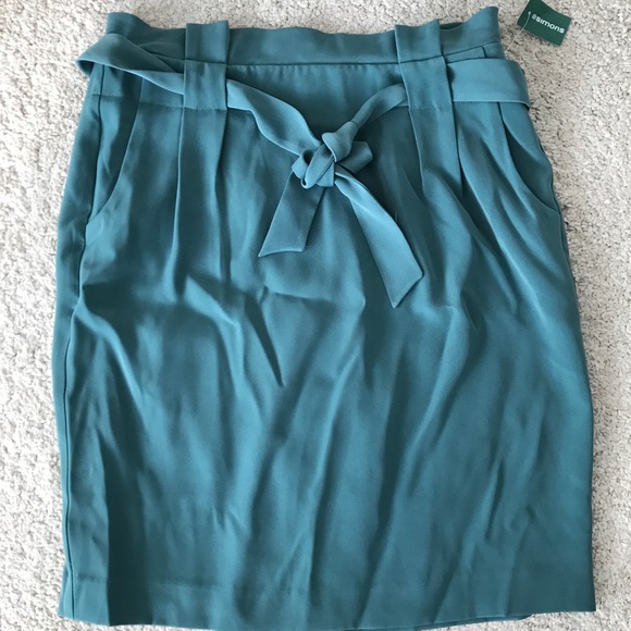 Simons Ribbon Tie in front Skirt - Picture 5 of 5